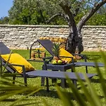 ヴィラ Karin - Mediterranean Charm With Private Pool And Lush Waterfall Gardens