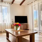 Karin - Mediterranean Charm With Private Pool And Lush Waterfall Gardens