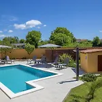ヴィラ Karin - Mediterranean Charm With Private Pool And Lush Waterfall Gardens