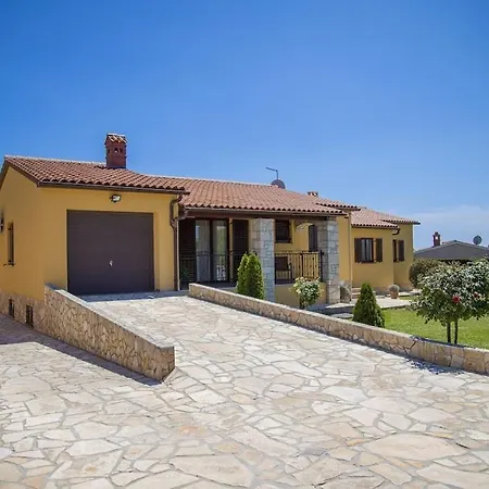 Karin - Mediterranean Charm With Private Pool And Lush Waterfall Gardens 빌라