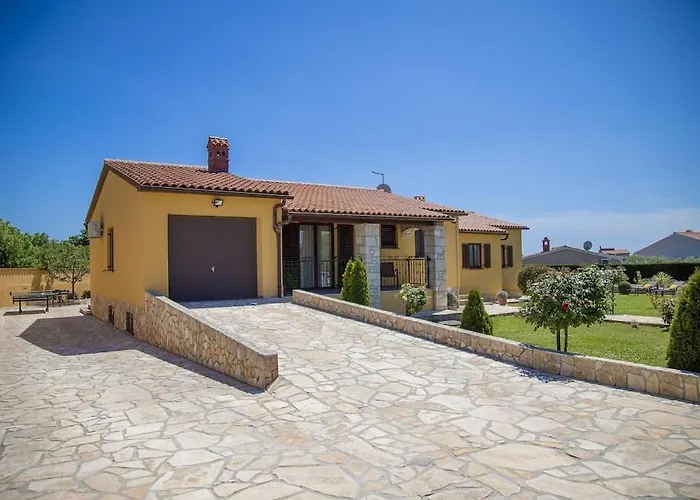 Karin - Mediterranean Charm With Private Pool And Lush Waterfall Gardens 빌라