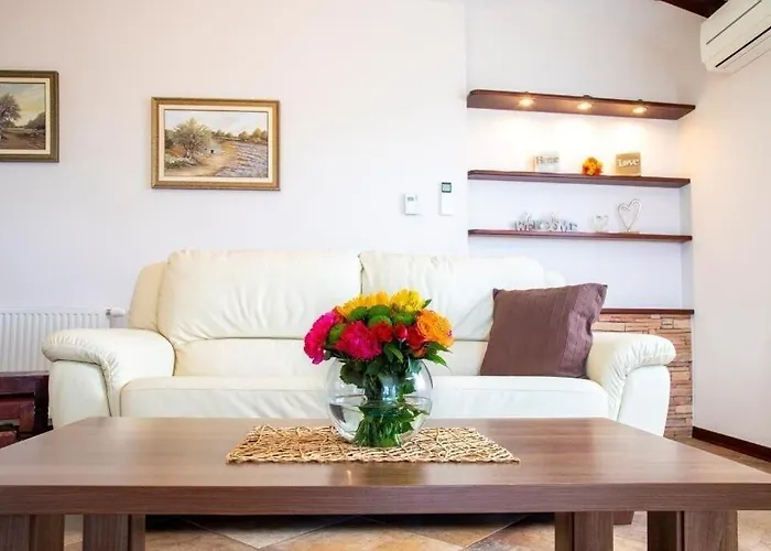 Karin - Mediterranean Charm With Private Pool And Lush Waterfall Gardens 빌라