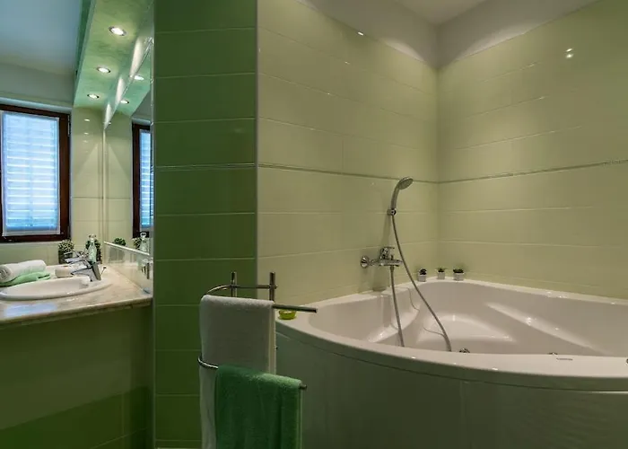 Karin - Mediterranean Charm With Private Pool And Lush Waterfall Gardens