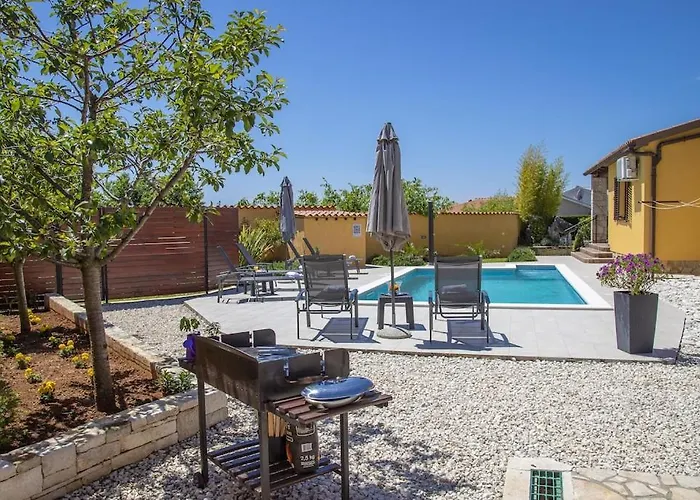Karin - Mediterranean Charm With Private Pool And Lush Waterfall Gardens *