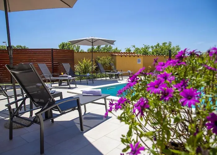 빌라 Karin - Mediterranean Charm With Private Pool And Lush Waterfall Gardens