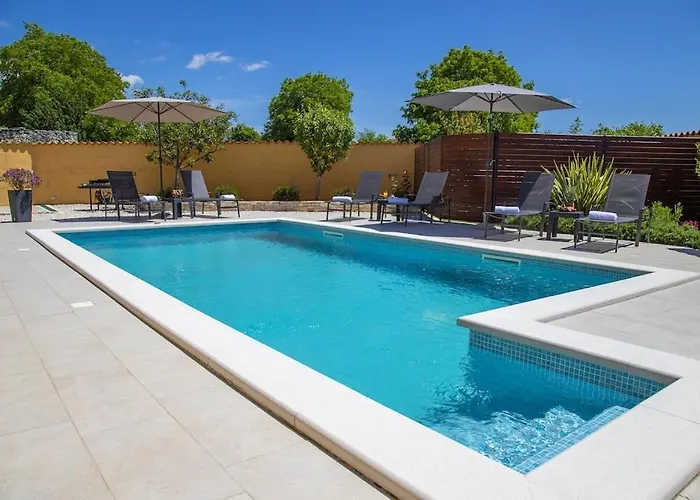Vila Karin - Mediterranean Charm With Private Pool And Lush Waterfall Gardens *