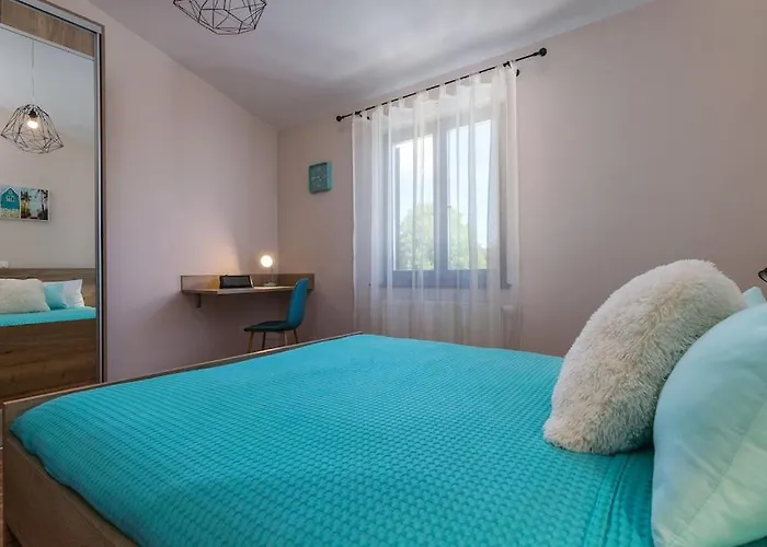 Vila Karin - Mediterranean Charm With Private Pool And Lush Waterfall Gardens *