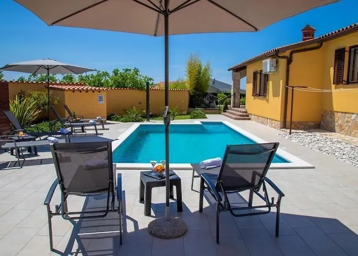 Karin - Mediterranean Charm With Private Pool And Lush Waterfall Gardens *