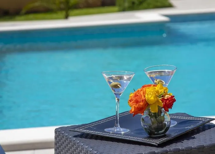 Karin - Mediterranean Charm With Private Pool And Lush Waterfall Gardens 빌라