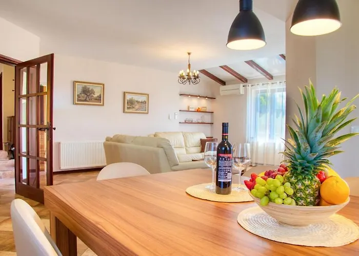 Karin - Mediterranean Charm With Private Pool And Lush Waterfall Gardens Vila *