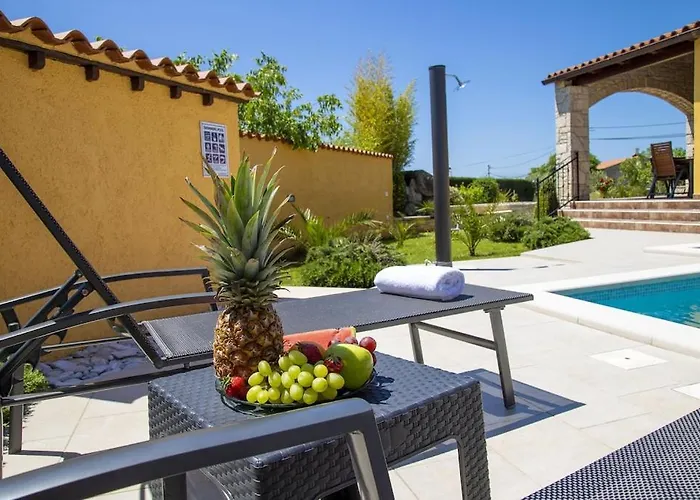 빌라 Karin - Mediterranean Charm With Private Pool And Lush Waterfall Gardens *