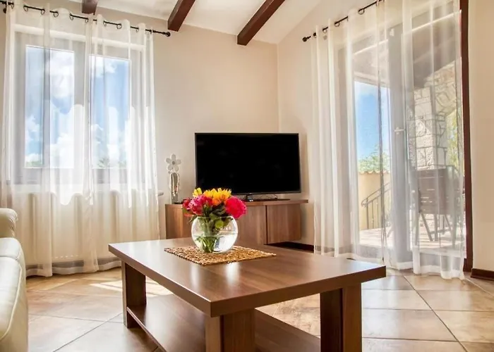 Karin - Mediterranean Charm With Private Pool And Lush Waterfall Gardens