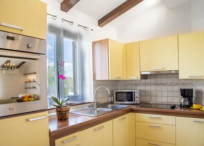 Karin - Mediterranean Charm With Private Pool And Lush Waterfall Gardens