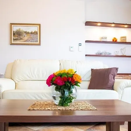 Karin - Mediterranean Charm With Private Pool And Lush Waterfall Gardens וילה
