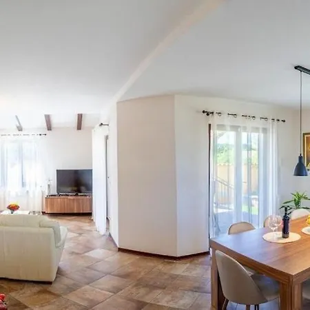 Willa Karin - Mediterranean Charm With Private Pool And Lush Waterfall Gardens