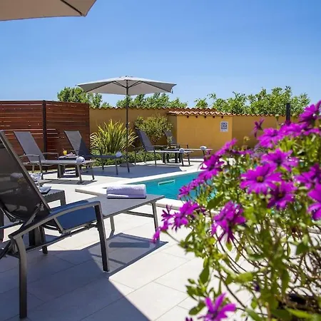 Willa Karin - Mediterranean Charm With Private Pool And Lush Waterfall Gardens