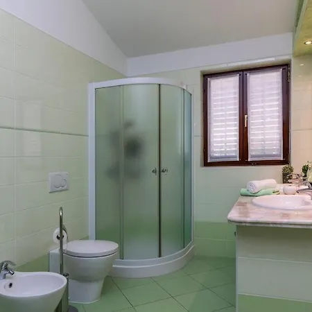 Karin - Mediterranean Charm With Private Pool And Lush Waterfall Gardens וילה