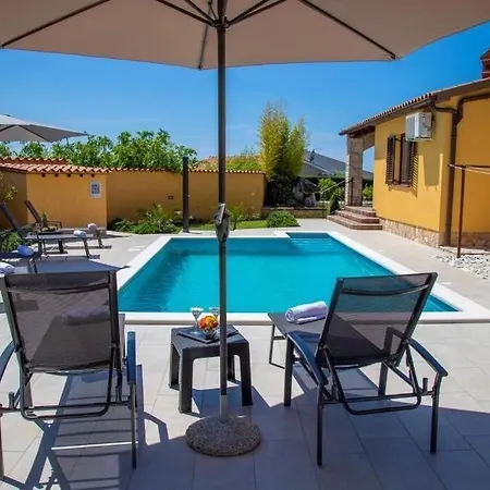 Karin - Mediterranean Charm With Private Pool And Lush Waterfall Gardens *