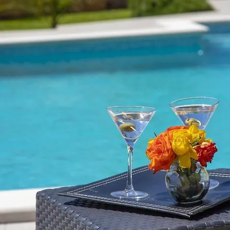 Karin - Mediterranean Charm With Private Pool And Lush Waterfall Gardens Willa