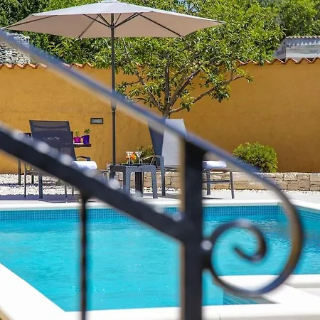 Karin - Mediterranean Charm With Private Pool And Lush Waterfall Gardens Willa