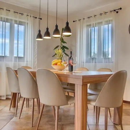Willa Karin - Mediterranean Charm With Private Pool And Lush Waterfall Gardens Galižana