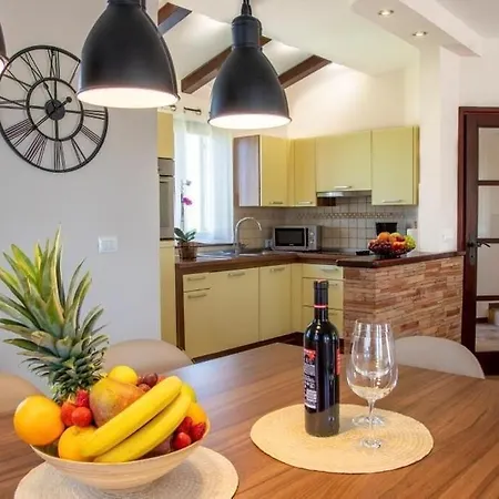 Karin - Mediterranean Charm With Private Pool And Lush Waterfall Gardens Willa Galižana