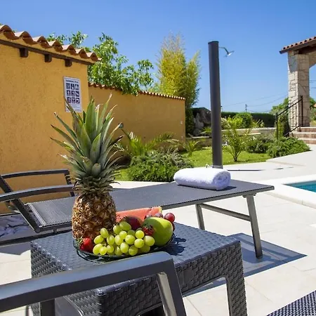 Willa Karin - Mediterranean Charm With Private Pool And Lush Waterfall Gardens *