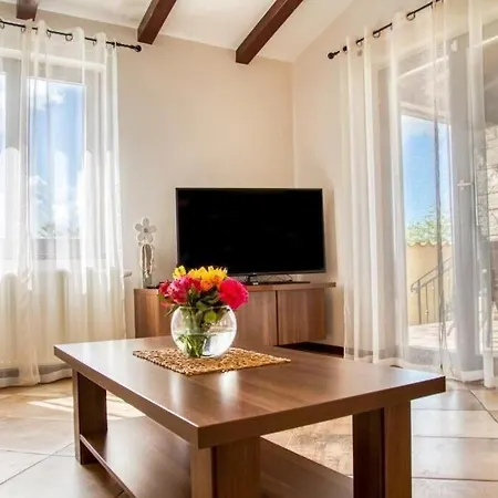 Karin - Mediterranean Charm With Private Pool And Lush Waterfall Gardens