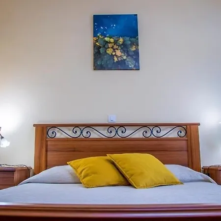 Karin - Mediterranean Charm With Private Pool And Lush Waterfall Gardens וילה *