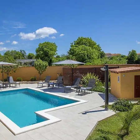 Vila Karin - Mediterranean Charm With Private Pool And Lush Waterfall Gardens