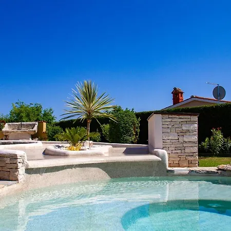 Willa Karin - Mediterranean Charm With Private Pool And Lush Waterfall Gardens *