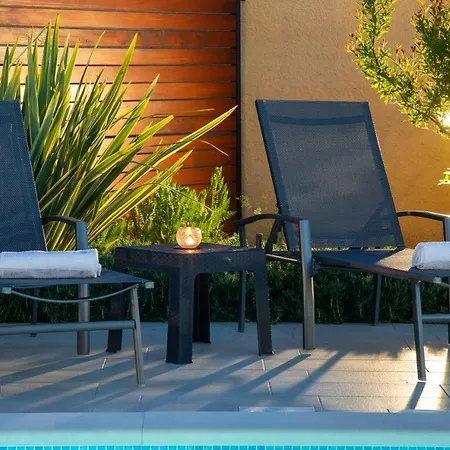 Willa Karin - Mediterranean Charm With Private Pool And Lush Waterfall Gardens Galižana